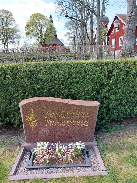 Grave number: HÖ 8   79, 80