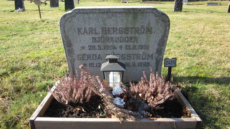Grave number: KG F  2425
