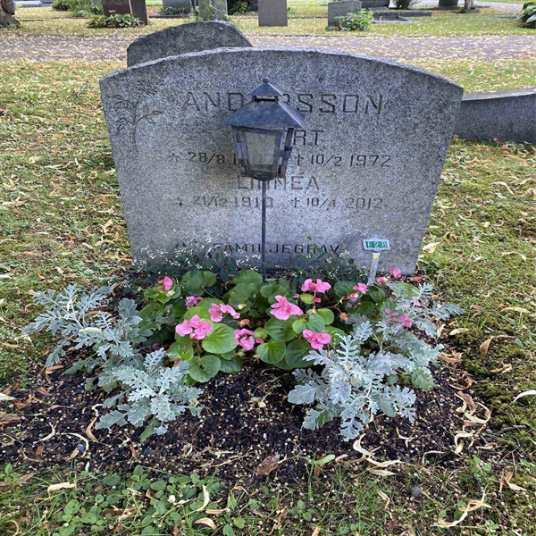 Grave number: 1 E    28
