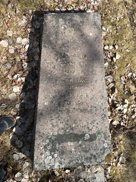 Grave number: UR R3     8