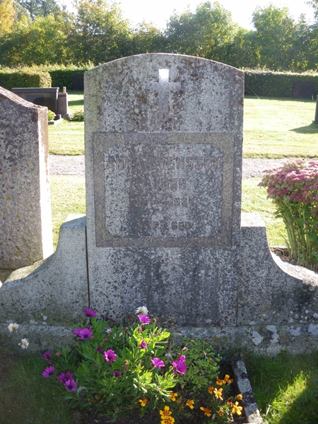 Grave number: NSK 05    33