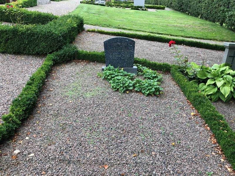 Grave number: Kå 22    27, 28