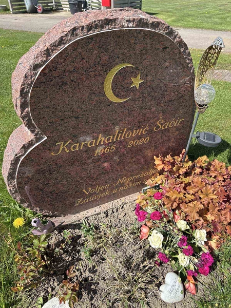 Grave number: R 05M 232