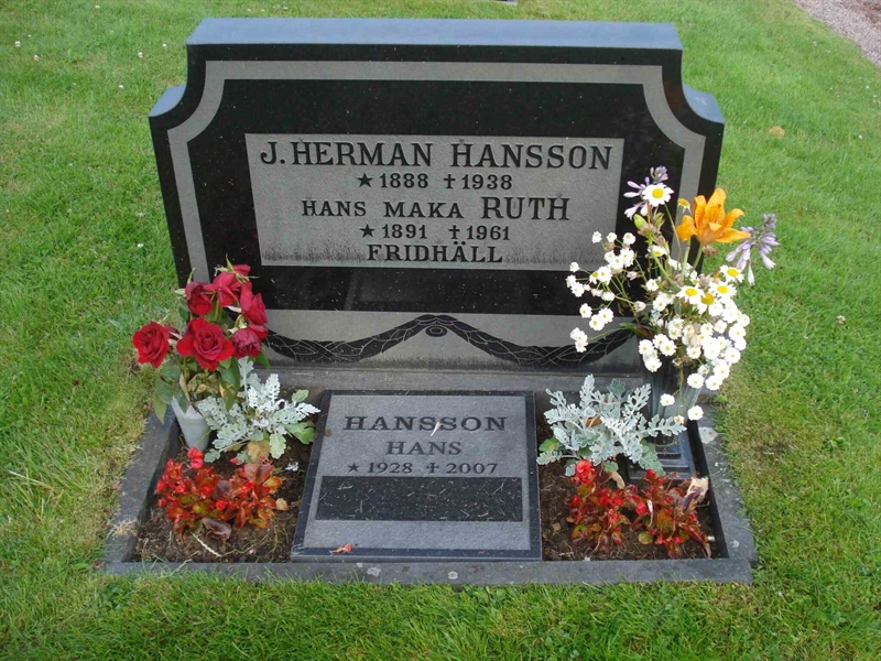 Grave number: BR B   331, 332
