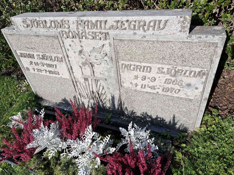 Grave number: AK D  5839-5840