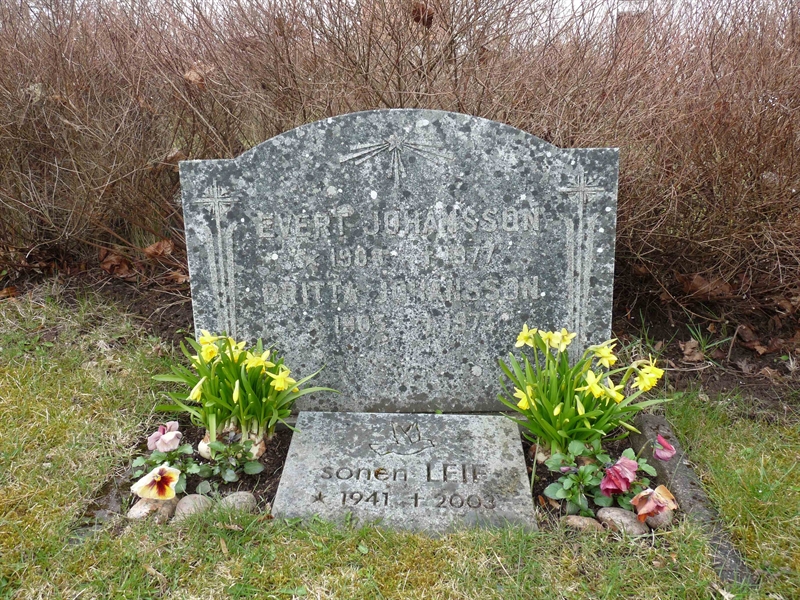 Grave number: LE 4   72