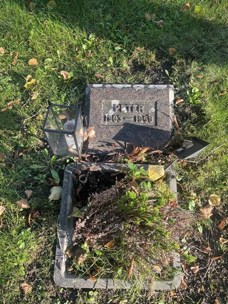 Gravnummer: HVRÖ II Bv    10