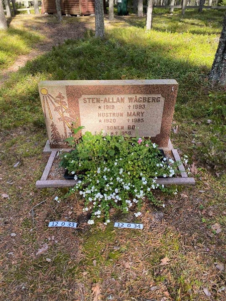 Grave number: B3 SKOG 12033-12034