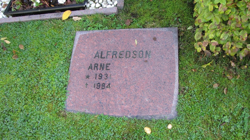 Grave number: HN BJÖRK   117, 118