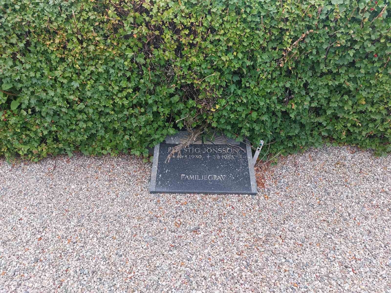 Grave number: K F    76