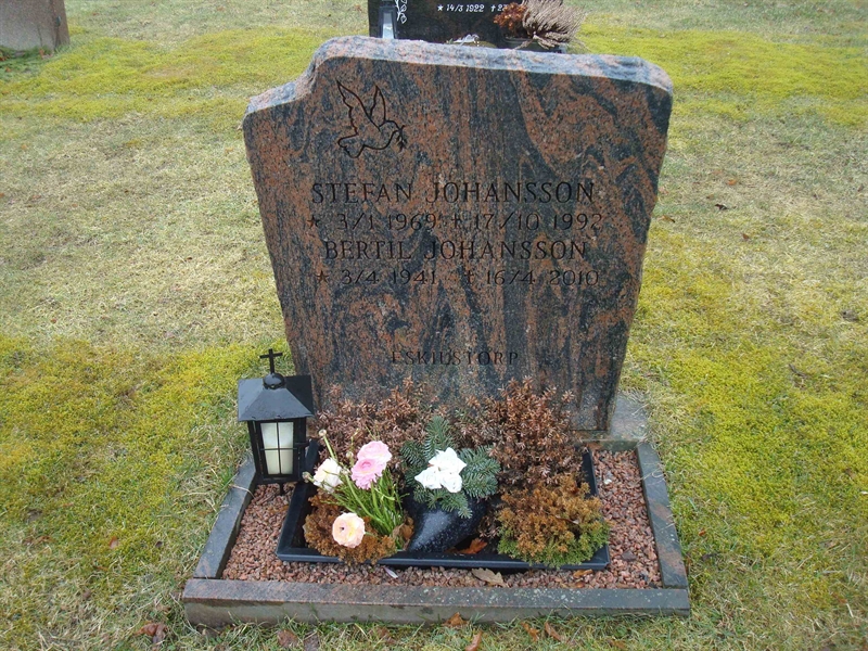 Grave number: BR D   215, 216