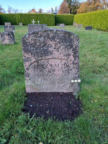 Grave number: 1 04  130
