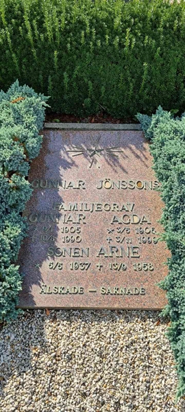 Grave number: LM 2 18  044