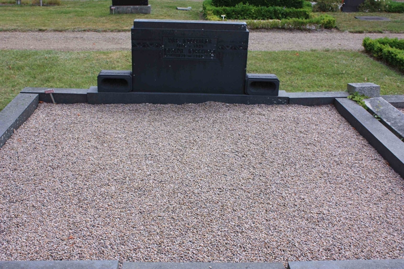 Grave number: Ö 02i    32, 33, 34