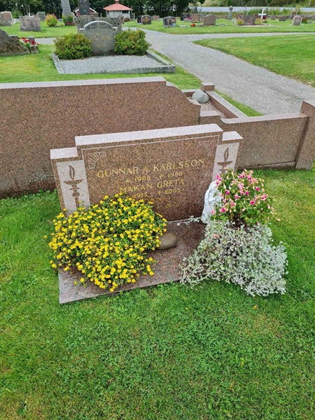 Grave number: KN 02   441, 442