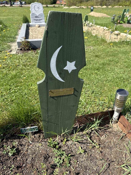 Grave number: R 05M 251