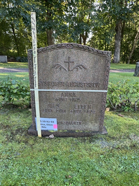 Grave number: 05 10 92-94