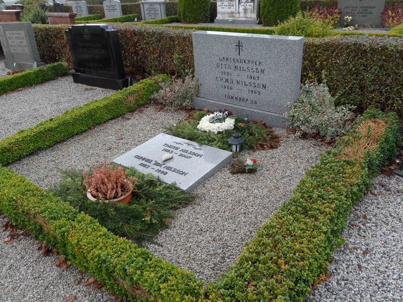 Grave number: ÖTN NVK2    29, 30