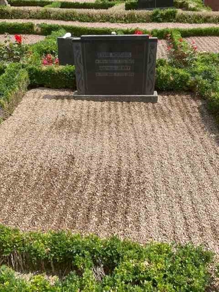 Grave number: Kå 41    32, 33