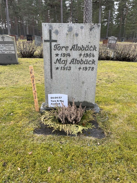 Grave number: 04 04    57