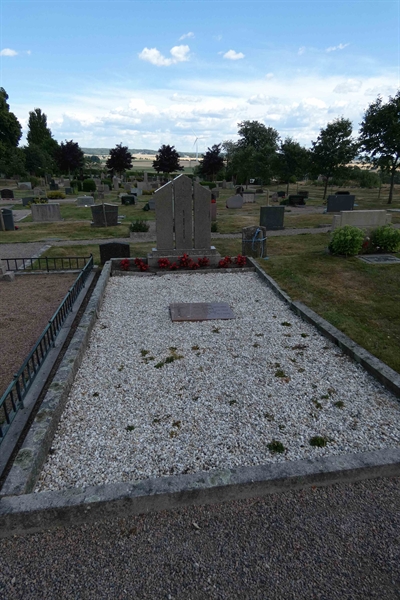 Grave number: EL 1   199