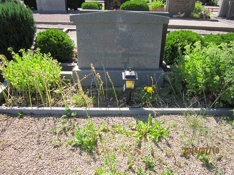 Grave number: 8 M 101-102