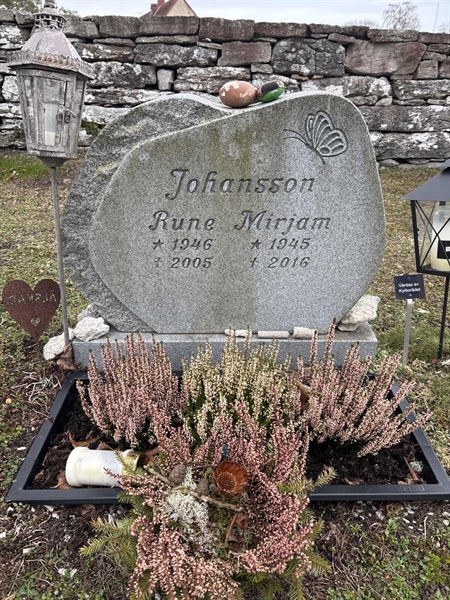 Grave number: A B 14