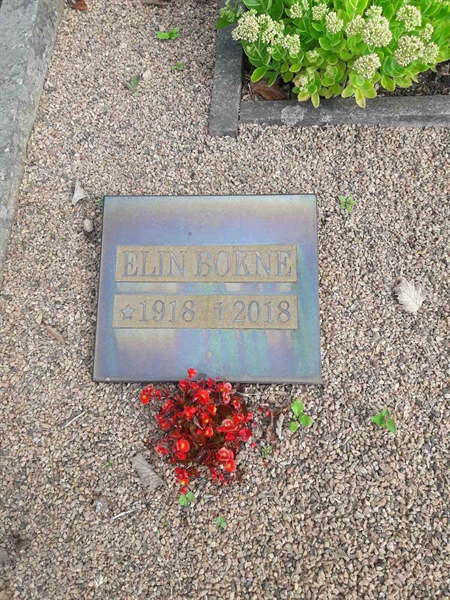 Grave number: TÖ 2    44