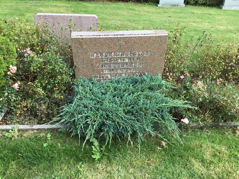 Grave number: 20 C    84-85