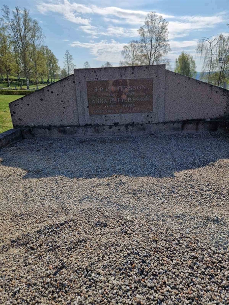 Grave number: 501 02 266-268