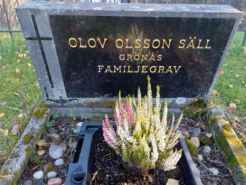 Grave number: JÄ 1 B 3385, 3386, 3387