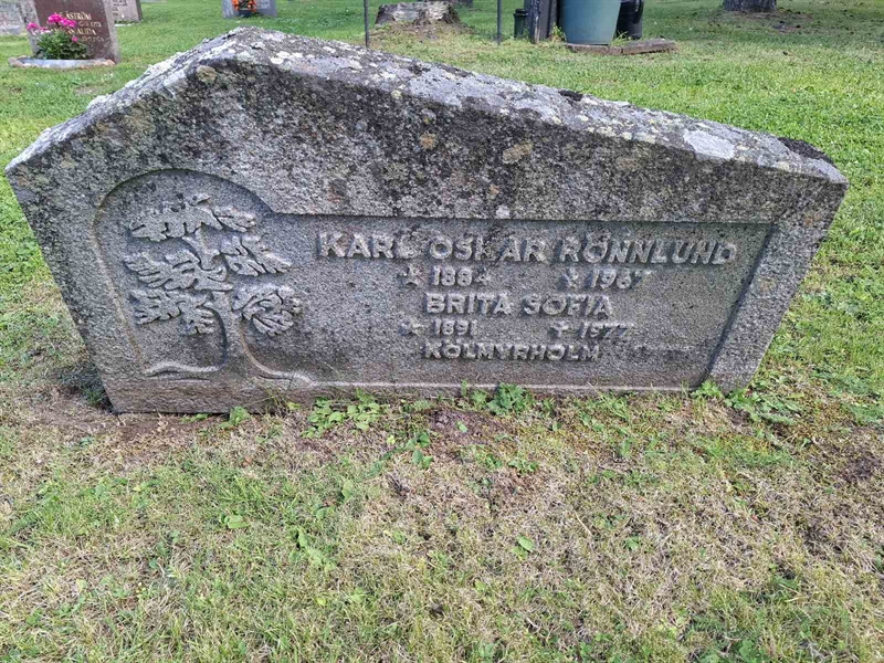 Grave number: 001 2   818