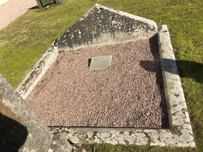 Grave number: 2 B 011