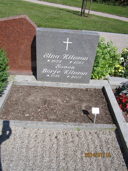Grave number: 8 M    92