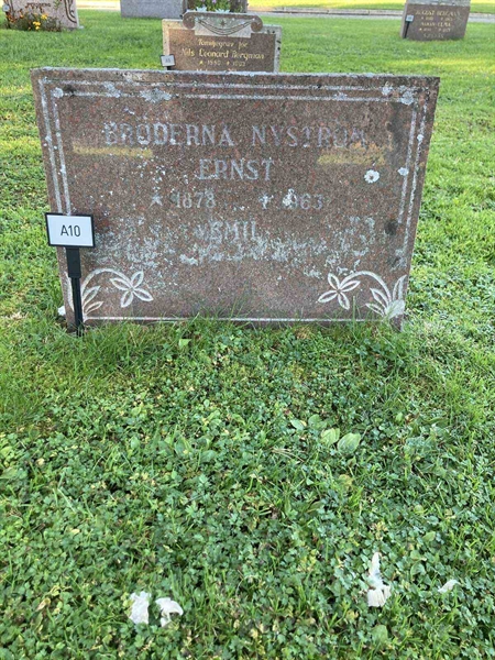 Grave number: 1 NA    10