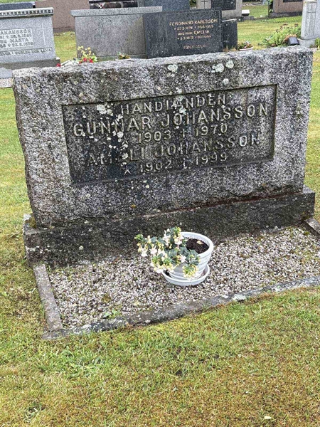 Grave number: SKF D    69, 70