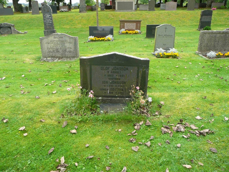 Grave number: 01 B   161, 162, 163