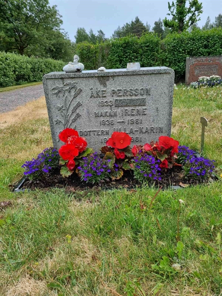 Grave number: 2 12   47