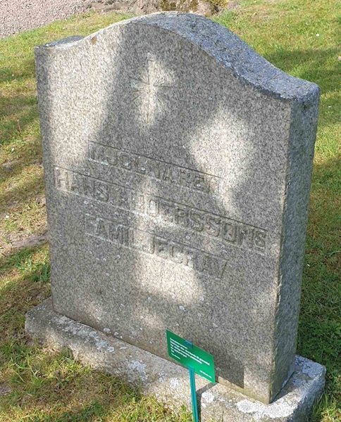 Grave number: Bi F   104, 105