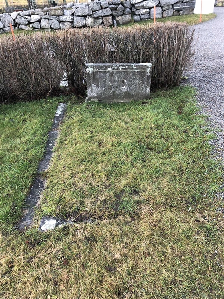 Grave number: 3 B    13