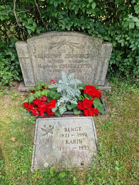 Grave number: 1 KV.4    87-88