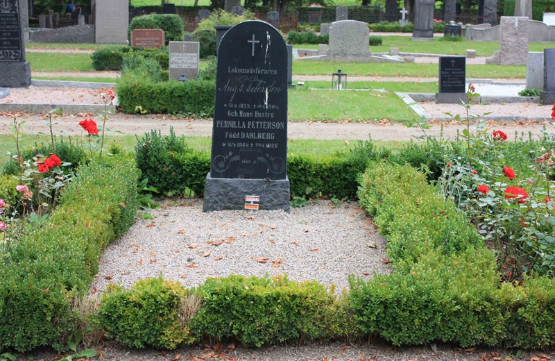 Grave number: Ö 12y     8, 9