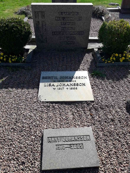 Grave number: TÖ 5   300
