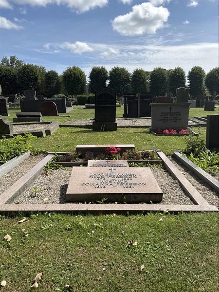 Grave number: ON D    76, 77