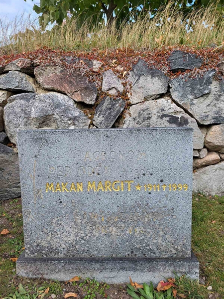 Grave number: T TUB   193-196