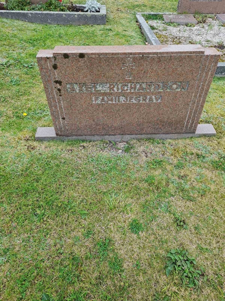 Grave number: F 04   209, 210