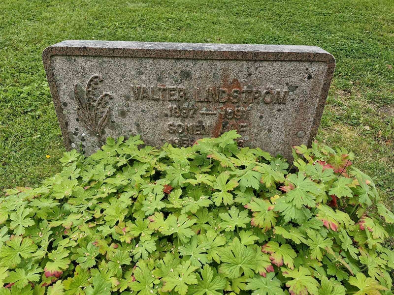 Grave number: GR LU B    77-79