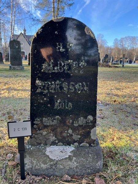 Hautatunnus: 2 C   139