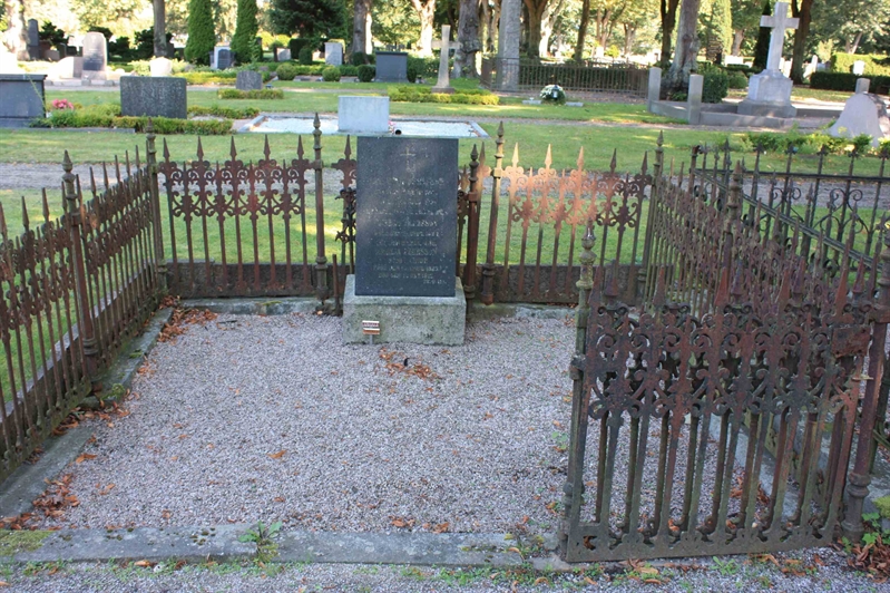 Grave number: Ö 06y    16, 17