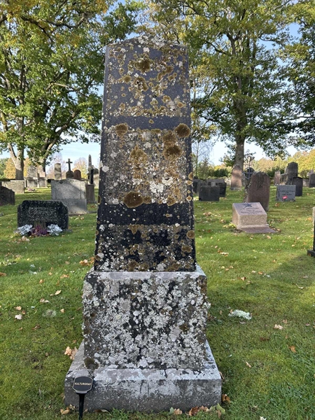 Grave number: T A A   383-384